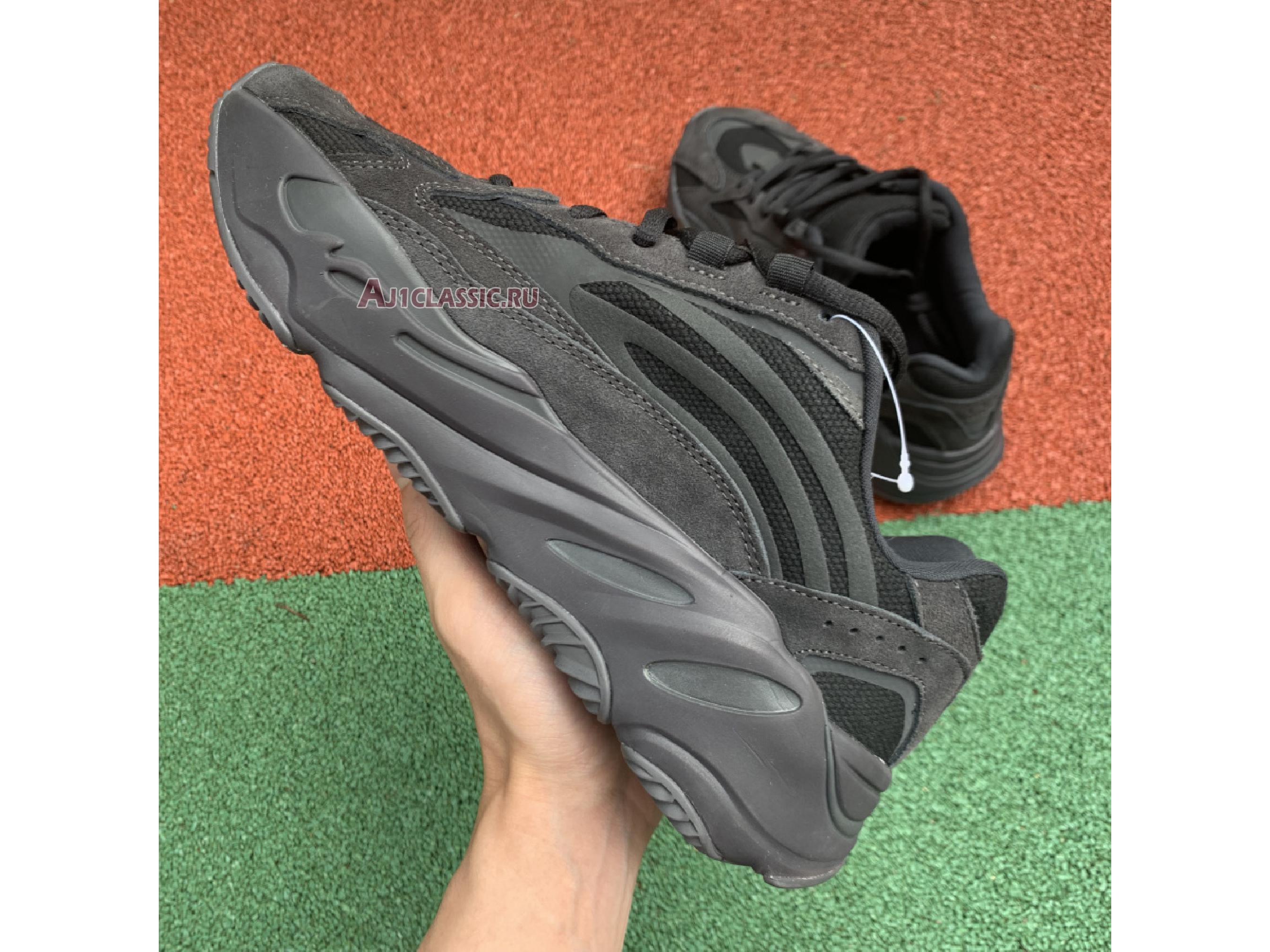 Adidas Yeezy Boost 700 V2 "Vanta" FU6684