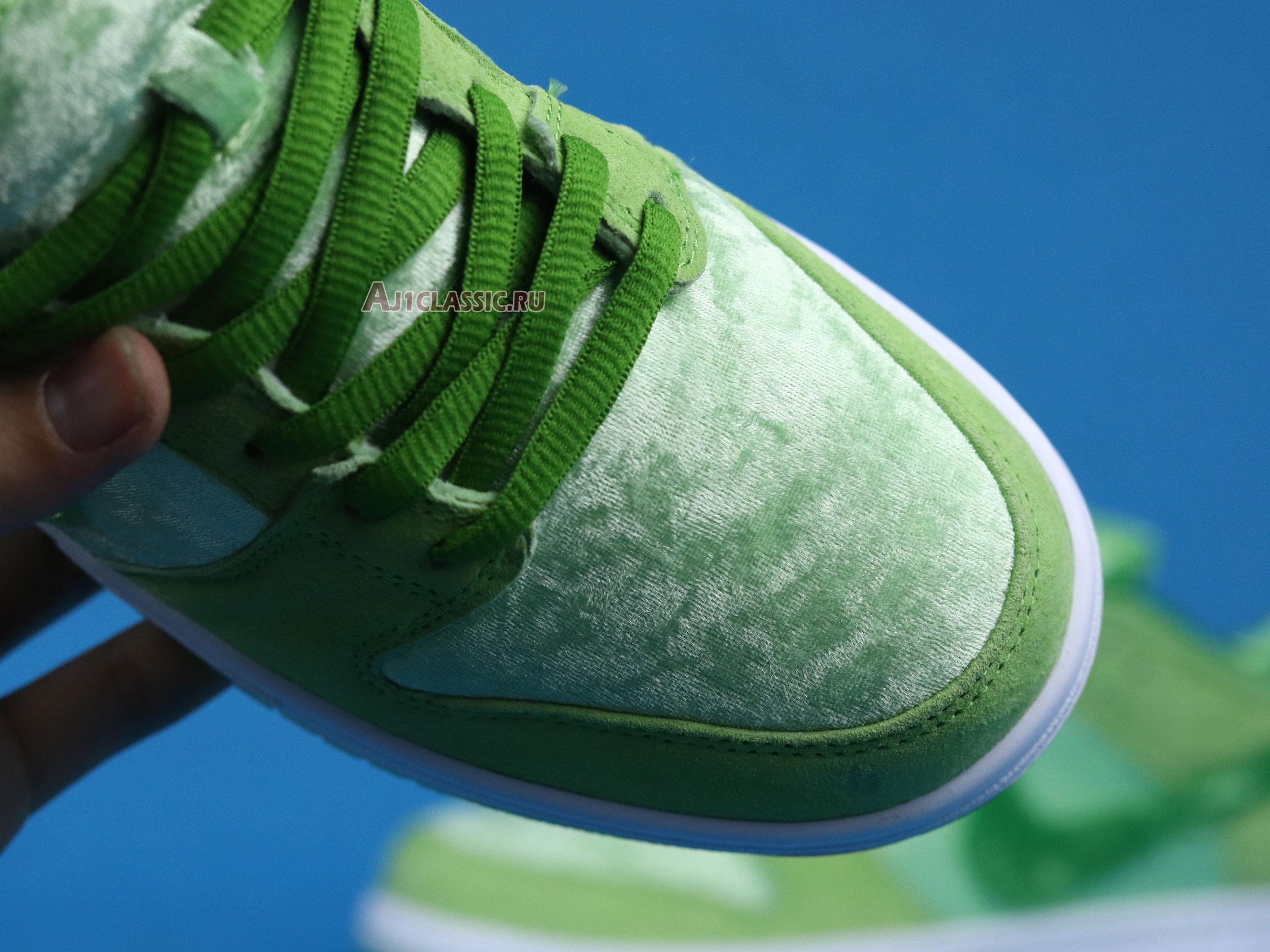 Nike StrangeLove x Dunk Low SB "Green Beans Valentines Day" CT2552-300