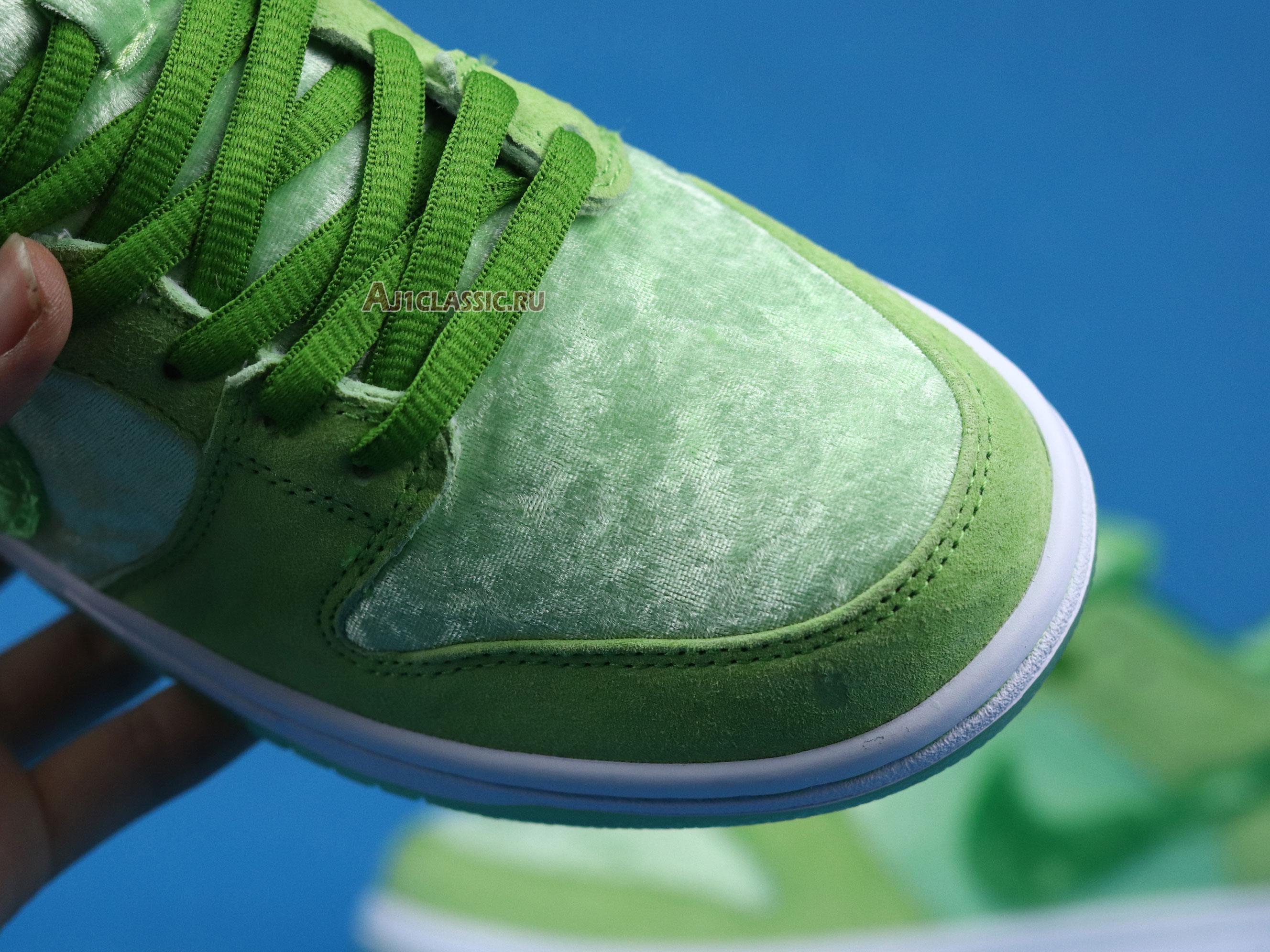 Nike StrangeLove x Dunk Low SB "Green Beans Valentines Day" CT2552-300