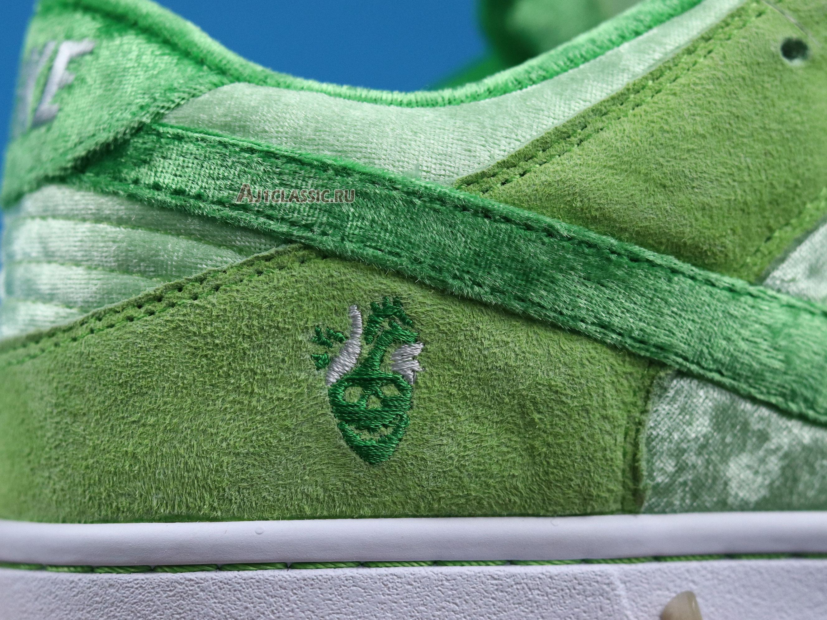 Nike StrangeLove x Dunk Low SB "Green Beans Valentines Day" CT2552-300