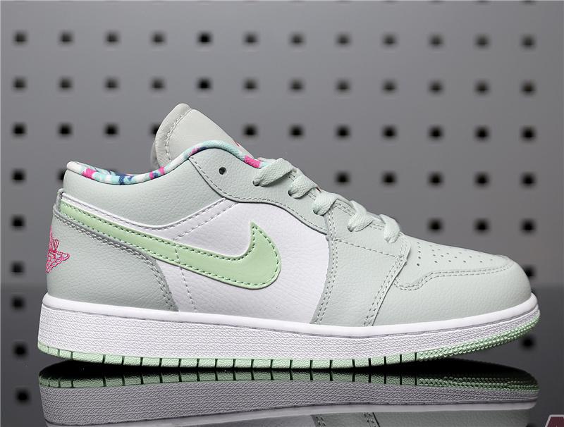 Air Jordan 1 Low "Barely Grey Spruce" 554723-051