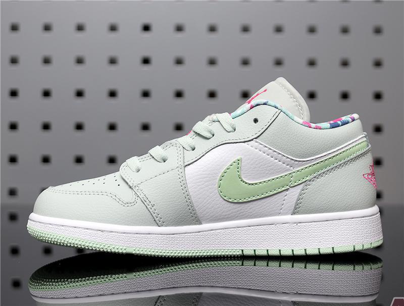 Air Jordan 1 Low "Barely Grey Spruce" 554723-051