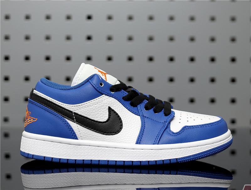 Air Jordan 1 Low "Hyper Royal" 553558-401