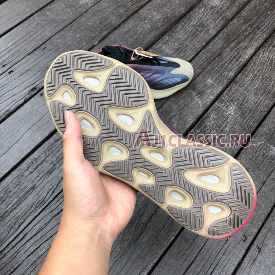 Adidas Yeezy 700 V3 "Fade Carbon" GW1814