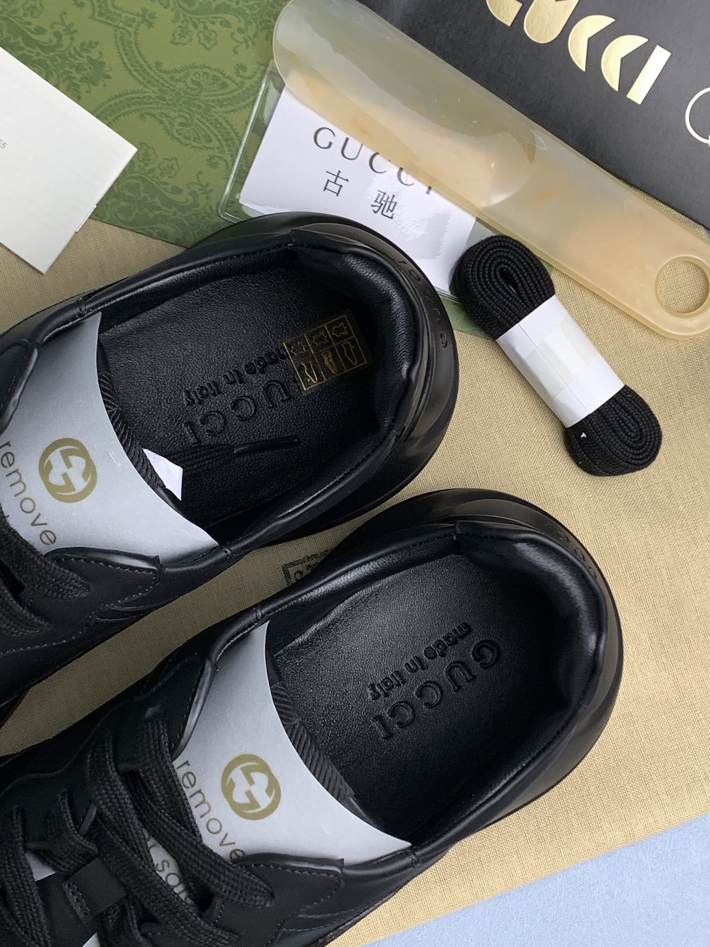 Gucci Rhyton Sneaker "Black leather" 721751 0G2R0 1000